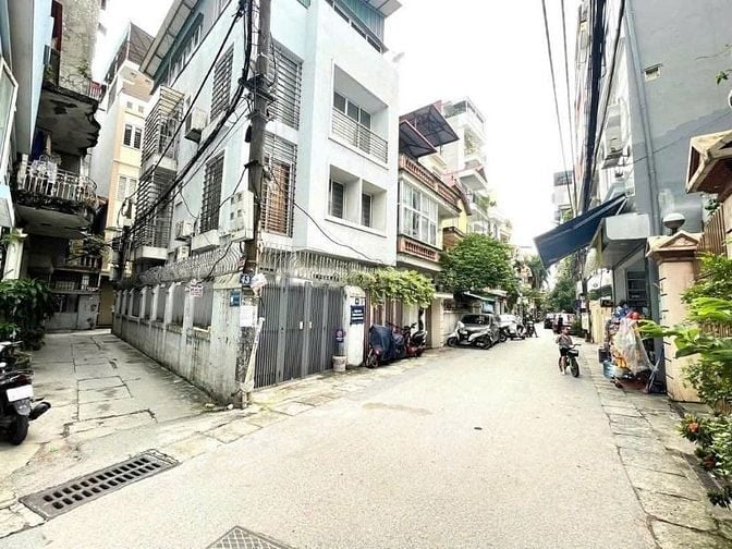 Nhà Lạc Long Quân 6T thang máy, cách ô tô tránh 5m DT23m2 giá 5.99 tỷ
