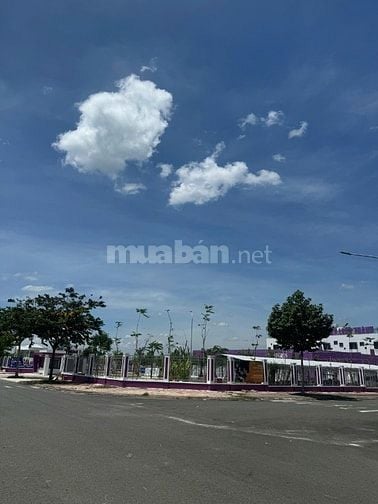 Cần ra gấp lô đất mặt tiền đường D2D Long Thành. 90m2 giá 2.3 tỷ