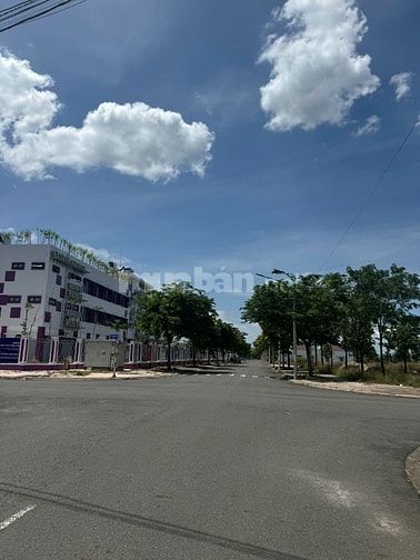 Cần ra gấp lô đất mặt tiền đường D2D Long Thành. 90m2 giá 2.3 tỷ