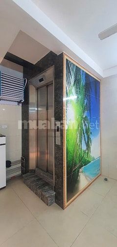 Nhà Lạc Long Quân 6T thang máy, cách ô tô tránh 5m DT23m2 giá 5.99 tỷ