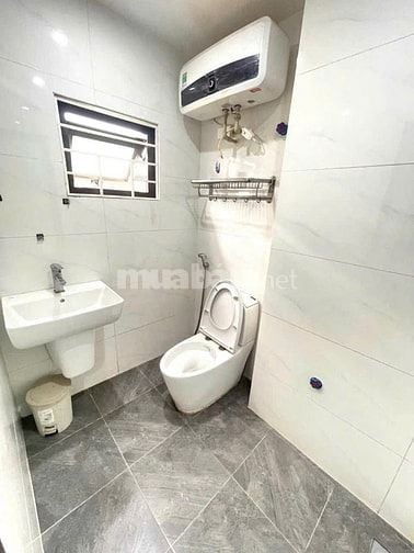 Nhà Lạc Long Quân 6T thang máy, cách ô tô tránh 5m DT23m2 giá 5.99 tỷ