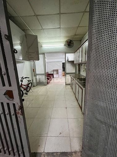 Bán nhà tầng 1 khu Tân Mai, diện tích 65 m2; gồm 3 phòng ngủ, 1 phòng 