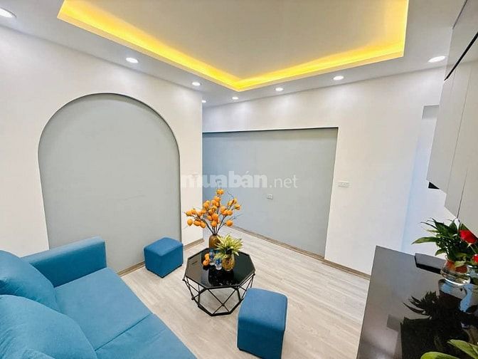 Bán nhà tập thể phố Nguyễn Chí Thanh, nhà rất đẹp, 60m2, 2 ngủ , có sổ