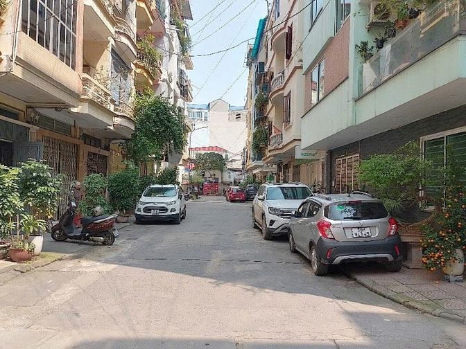 LÔ GÓC Ô TÔ TRÁNH, HÀNG XÓM TIME CITYS KINH DOANH ĐỈNH