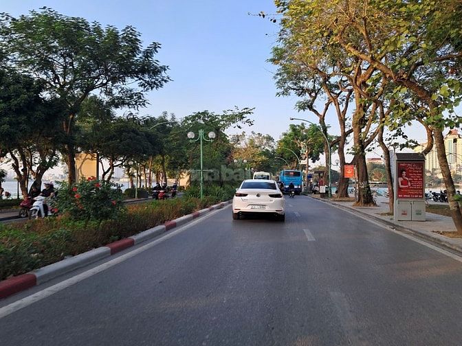 Bán Biệt Thự Vườn Đào ,. DT 260 m2, Nhà Xây 5 Tầng ,( Giá 150 Tỷ )