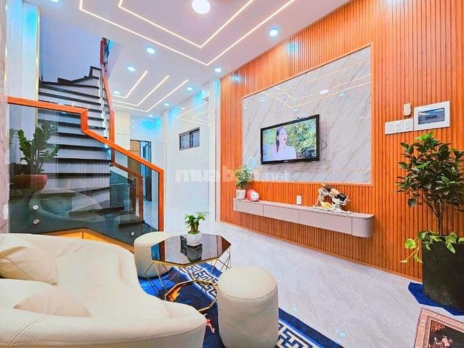 BÁN NHÀ GIÁ MỀM!Đ.Lạc Long Quân P11 Tân Bình,DT:36m2/2.050 Tỷ,Hẽm Lớn