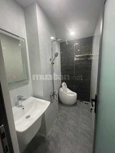 NHÀ 3,5 LẦU HXH ĐƯỜNG NGUYỄN TRỌNG TUYỂN , P15 , QUẬN PHÚ NHUẬN 