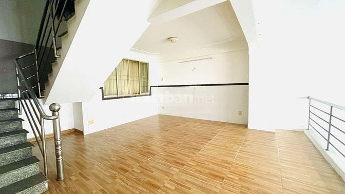 Bán nhà mặt tiền khu Sư Vạn Hạnh nd P12 Q10, 5,3x10m 5 tầng chỉ 18 tỷ.