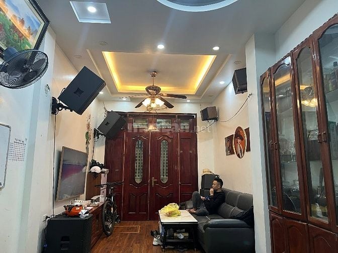 P/Lô Bách Khoa-Lê Thanh Nghị oto VF3 đỗ cửa ngõ thông cách 10m mat phố