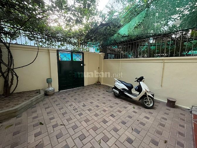 Biệt thự sân vườn 150m Phương Liệt, oto vào nhà, KD, 35 tỷ