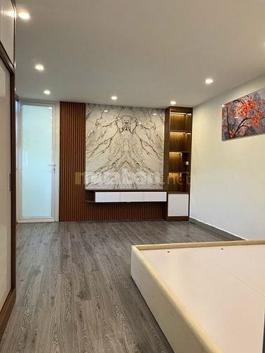 TRung tâm Đống Đa diện tích 36 m, 3 tầng, mặt tiền 4 m, cách phố 40 m,