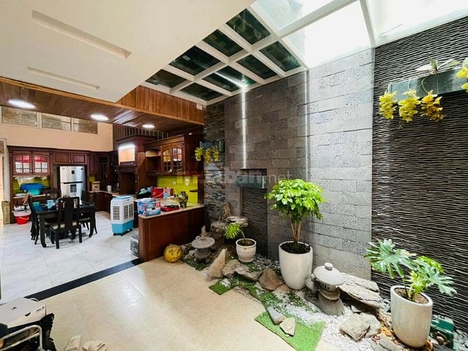 Bán nhà Hoàng Văn Thái, phân lô ôtô tránh, kinh doanh,DT 95m, 22.5 tỷ