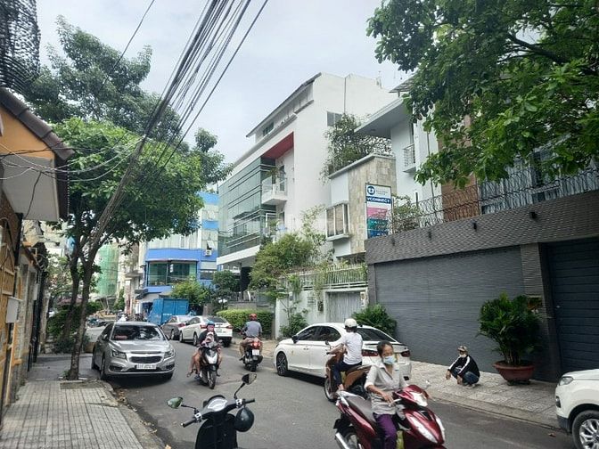 Chính chủ cần bán nhà mặt tiền đường Hoa - Phan Xích Long, P2, PN