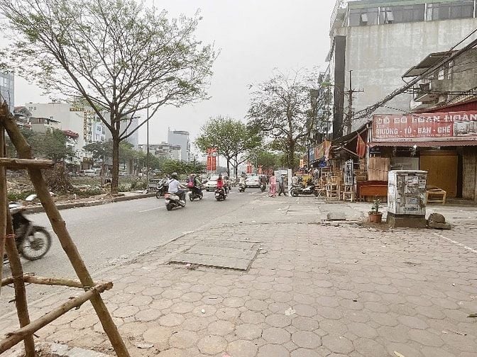 Mặt phố Kim Giang, lô góc, vỉa hè đá bóng, 120m2, mặt tiền 7.5m