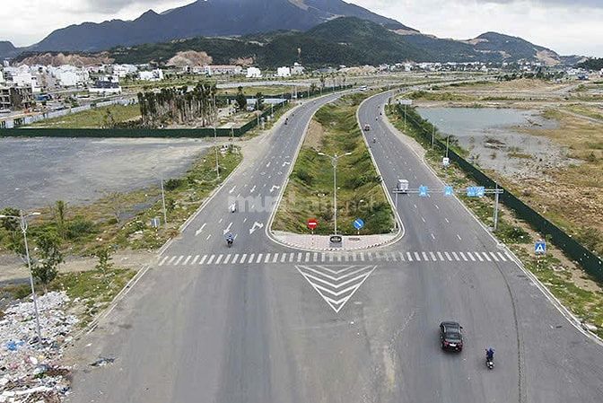  Tôi bán đất 2235m2 Cách Đại Lộ Võ Nguyên Giáp 20m. QH full thổ cư.