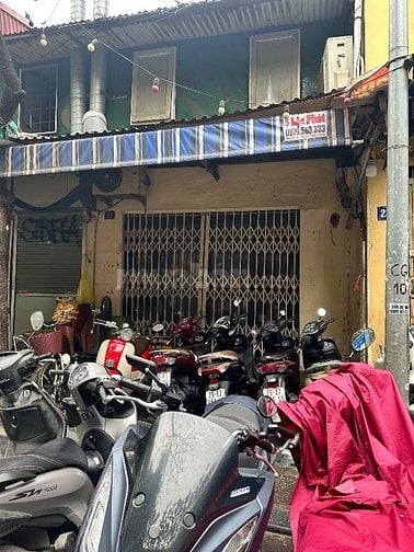 Gia đình tôi cần bán nhà mặt phố Hàng Ngang Hoàn Kiếm Hà Nội. - DT 100