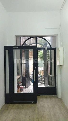 Bán nhà tại 32 Huyền Quang, Phường Tân Định, Quận 1, HCM.