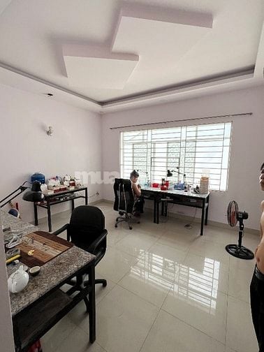 Nhà nguyên căn Mặt tiền đs 6 , 5x25m , 4pn , 2 lầu , 12tr , đường 15m