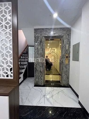 Bán nhà 42m 6 tầng thang máy 7.9 tỷ cạnh Resco đối diện CV Hoà Bình tạ