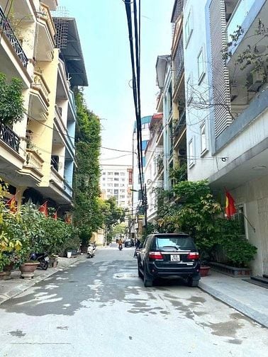 CHÍNH CHỦ BÁN NHÀ NGUYỄN VĂN HUYÊN -Ô TÔ ĐỖ CỬA - PHÂN LÔ - NHÀ ĐẸP FU