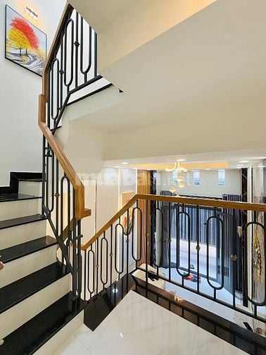 Kẹt vốn bán nhà hẻm oto Ngô Tất Tố 1tỷ800tr còn mới gần chợ Thị Nghè 