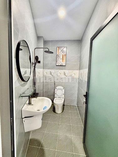 Tôi kẹt tiền quá bán gấp căn nhà Tú Xương, P6, Quận 3. Giá 1 tỷ 900.