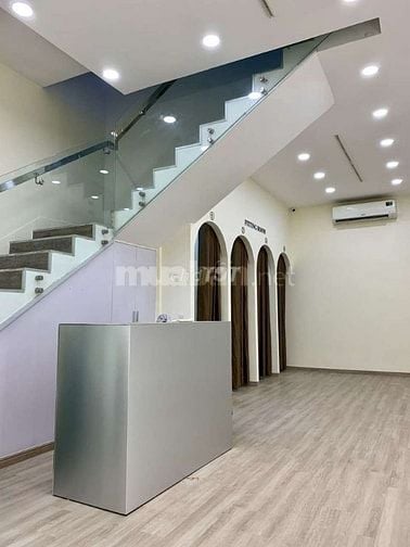 cho thuê nhà nguyên căn tại 226A Cách Mạng Tháng 8, phường 9 Quận 3