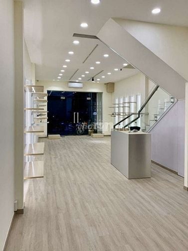 cho thuê nhà nguyên căn tại 226A Cách Mạng Tháng 8, phường 9 Quận 3