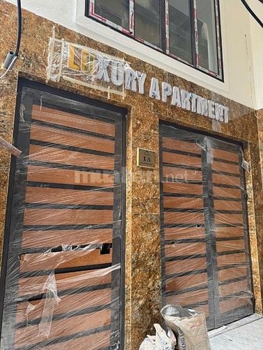 Cần bán căn hộ dịch vụ tòa nhà 8 tầng thang máy, tại phố Vương Thừa Vũ