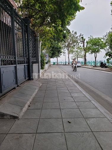 Bán nhà mặt Hồ Tây dt:350m2×5T, mt12m, giá 285 tỷ 