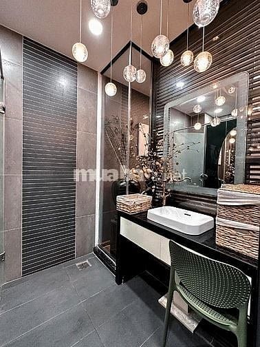 BÁN NHÀ MẶT TIỀN : 231 NGUYỄN ĐÌNH CHÍNH - P. 11 - Q. PHÚ NHU