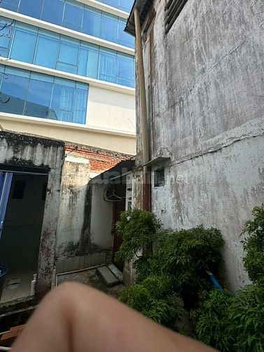 Bán nhà nát  3 mặt tiền đường Võ Trường Toản P2  tiện xây CHDV cao cấp