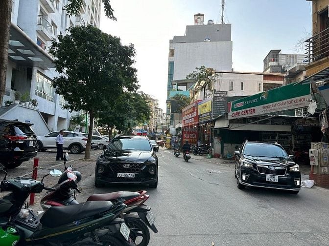 Chính chủ bán nhà ngõ 34 Hoàng Cầu, DT 81m2, 2 thoáng, gần phố đi bộ