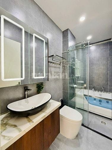Đi nước ngoài định cư bán gấp nhà ở đường Tháp Mười, phường 2, quận 6,