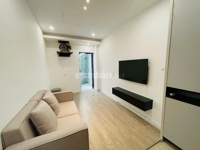 Bán CH tập thể Tầng 2 DT70 căn góc đẹp TK sịn đủ đồ mp phố Nguyên Hồng