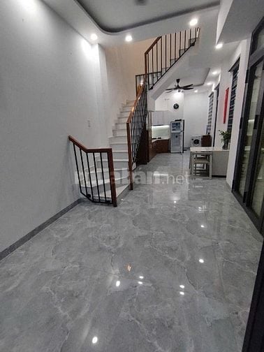 Cần bán nhà căn góc gấp quận 12 