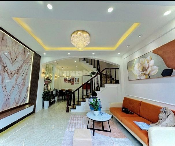 NHÀ ĐẸP HAI THOÁNG - MẶT TIỀN RỘNG - TRƯỚC NHÀ RỘNG 4M. DT.40m2. MT=4M