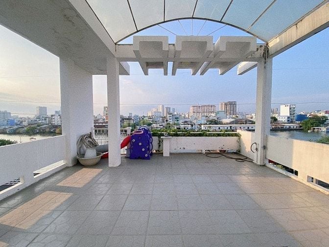 Mặt Tiền Kinh Doanh - View Sông - Nhà 4 Tầng Ngang 5.5x20