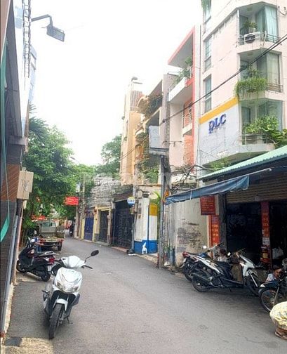 BÁN NHÀ MẶT TIỀN : 231 NGUYỄN ĐÌNH CHÍNH - P. 11 - Q. PHÚ NHU