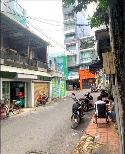 BÁN NHÀ MẶT TIỀN : 231 NGUYỄN ĐÌNH CHÍNH - P. 11 - Q. PHÚ NHU