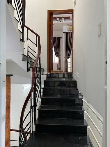 Bán nhà Quận 11 (HXH Hòa Bình); 4x18m; 2 lầu; an ninh; sổ hồng; 7,8 tỷ