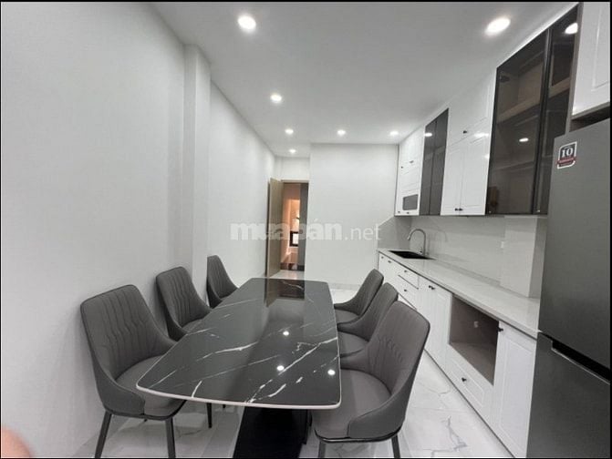 Căn duy nhất tại Hào Nam, Đống Đa, 6 tầng x 40m2, 4PN, 5WC, thang máy