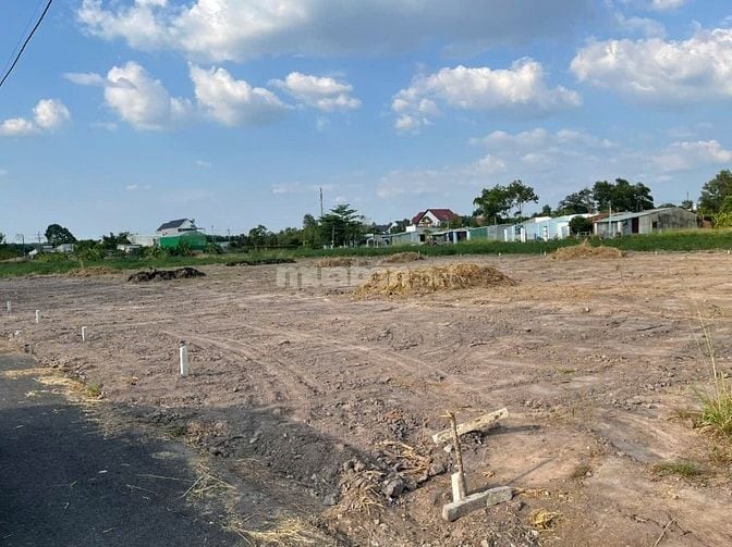 Trừ Văn Thố Bàu Bàng giá 566 triệu sổ cầm tay 