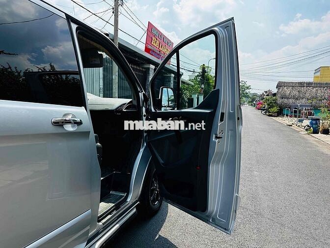 Ford Tourneo 2019 Titanium 2.0- ngay chủ sử dụng