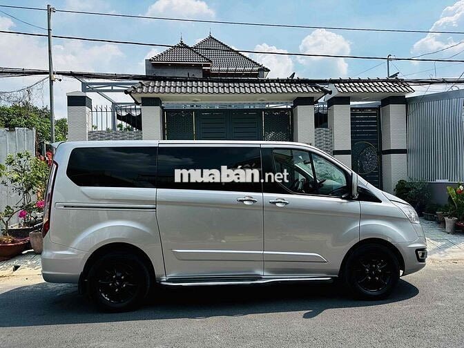 Ford Tourneo 2019 Titanium 2.0- ngay chủ sử dụng