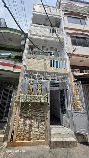 Hẻm xe hơi Nguyễn Văn Cừ, 3 Tầng,gần trường học giáp Q1  KD nhộn nhịp 