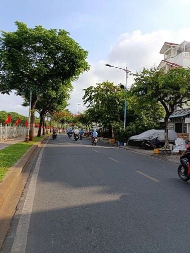 CẦN BÁN NHÀ 2 MẶT TIỀN TRƯỚC SAU ĐƯỜNG LÒ GỐM DT (6,4X18)GIÁ 13 TỶ 