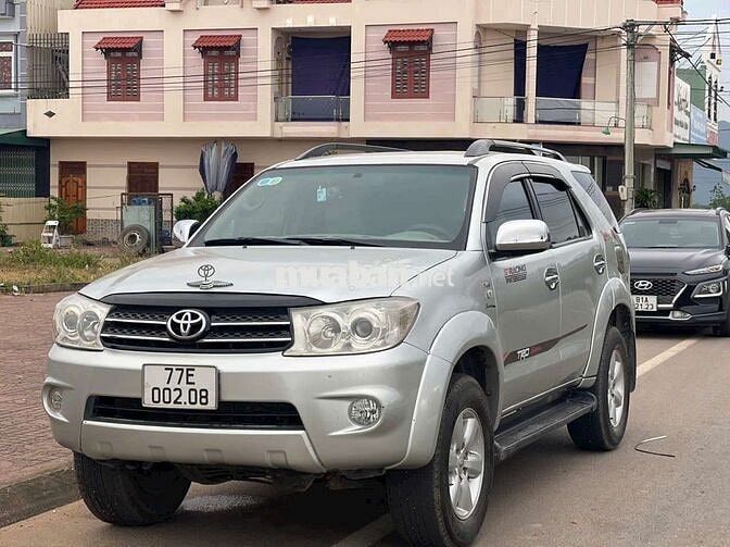 Toyota Fortuner 2010 2.5G MT - 120000 km
