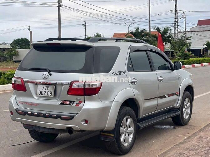 Toyota Fortuner 2010 2.5G MT - 120000 km