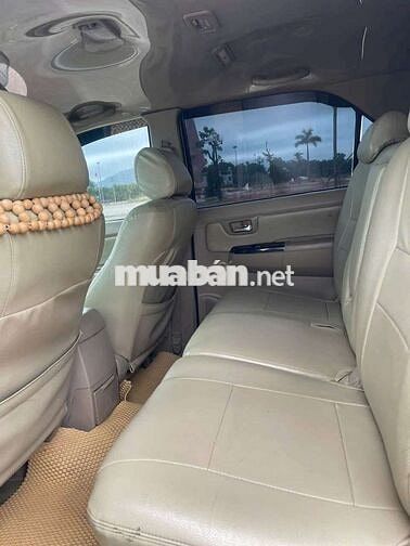 Toyota Fortuner 2010 2.5G MT - 120000 km
